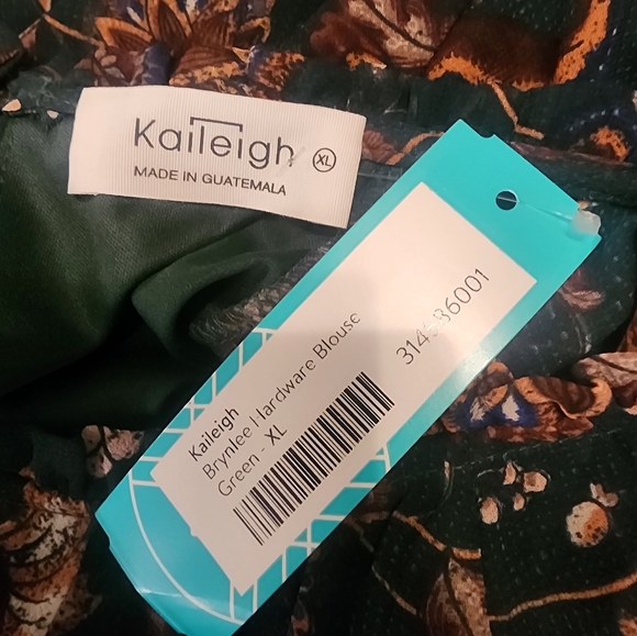 Kayleigh Brynlee Hardware Blouse NWT - Picture 13 of 14